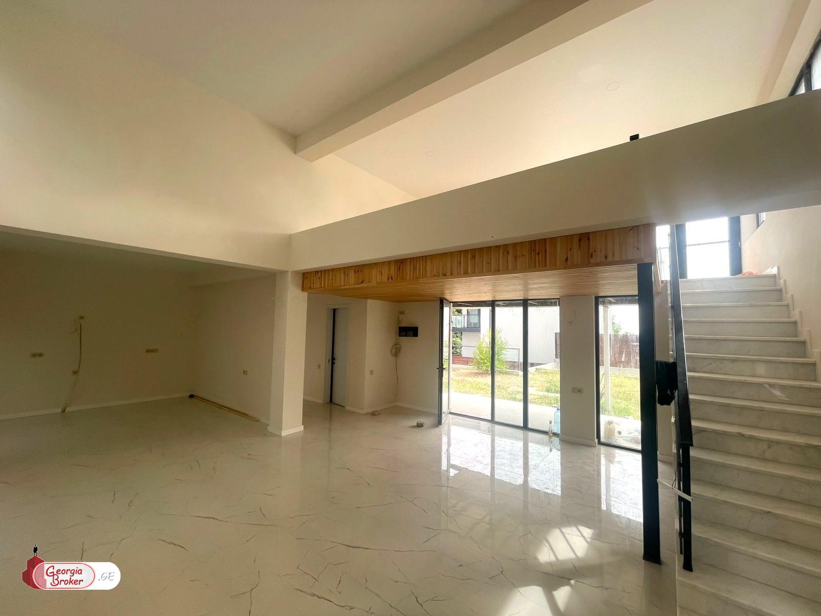 იყიდება ახალი გარემონტებული 5 ოთახიანი სახლი